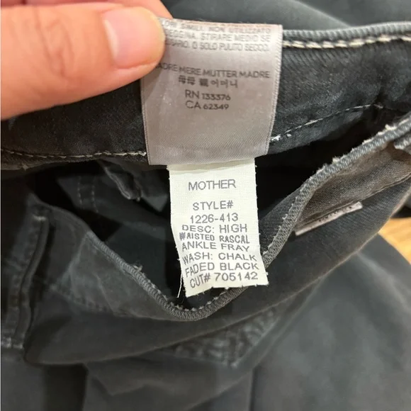 MOTHER JEANS | High Waisted Rascal Ankle Fray - Size 28 - Picture 11 of 12